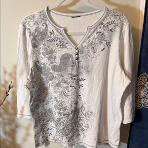 Women’s White Paisley-Print Long Sleeve Henley Tee
